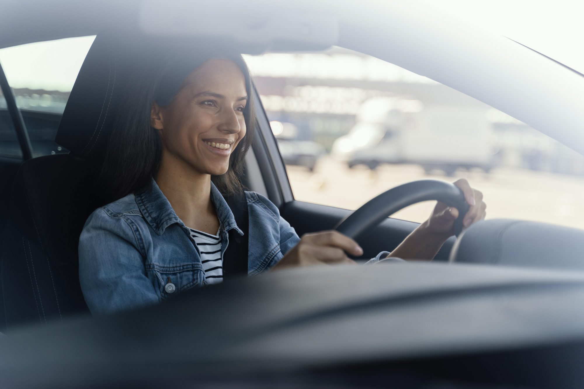 Groupe Sgp Catalogue Formations Portrait Of Brunette Woman In Her Car 130