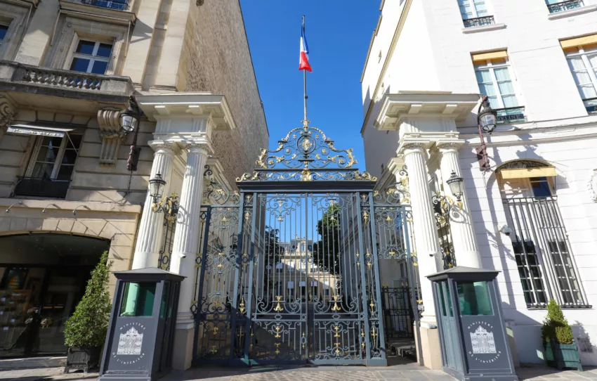 Transfert de missions des forces publiques vers la sécurité privée